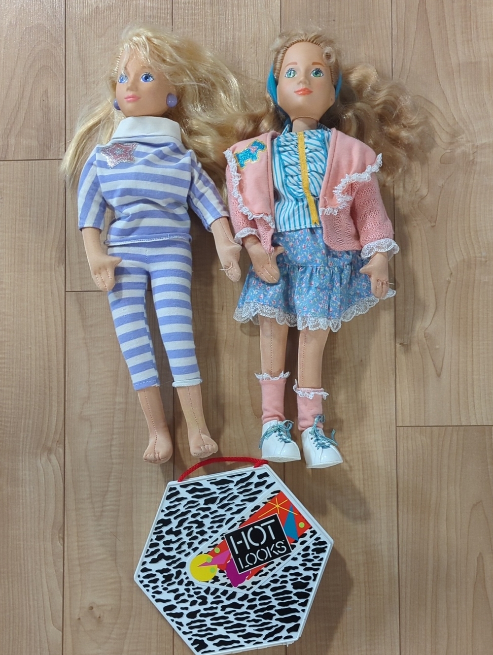 Two Vintage Mattel Hot Looks Dolls (Shauna And Star) + Fashion Case Accessories